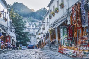 Албания за пределами пляжного отдыха: крепости, старые города, лагуны и морские прогулки