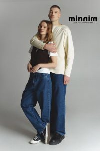 Джинсы оверсайз — эстетика в свободе движений