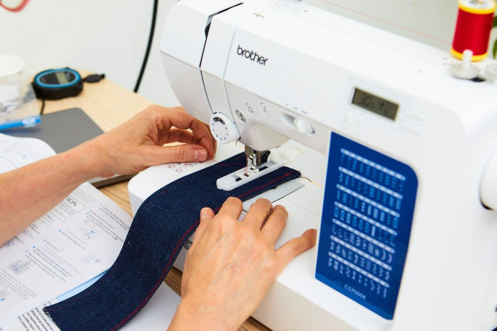 Электрическая швейная машинка: особенности и функции