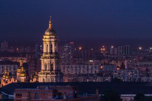 Какой город больше: Киев или Варшава?