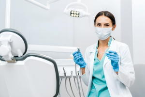 Скільки заробляє стоматолог – середня зарплата в Україні