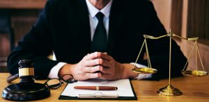 Сколько зарабатывает юрист – средняя зарплата в Украине