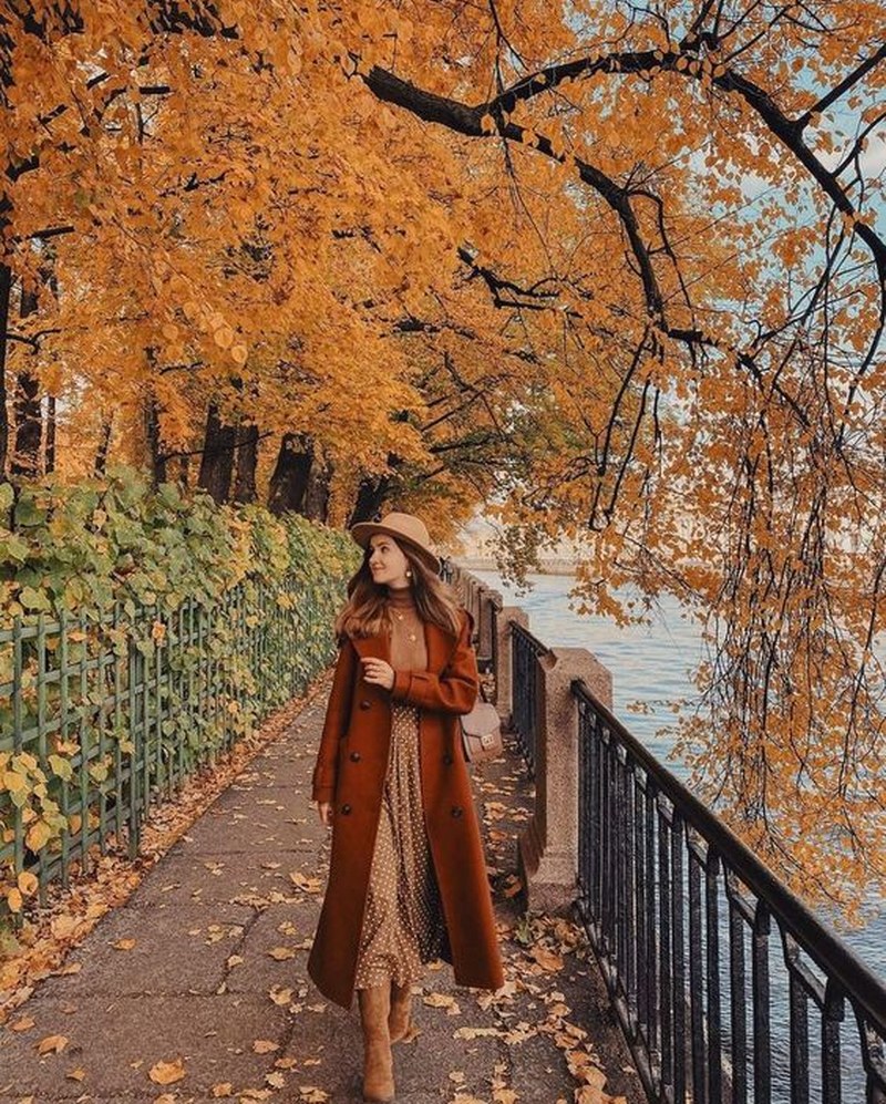 Осіння фотосесія для просування одягу (пальто)