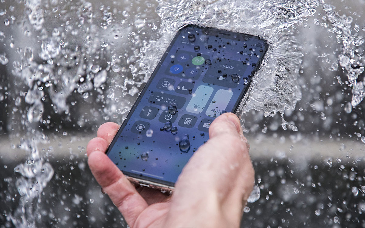 Два способа привести в чувство мокрый айфон