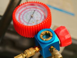 Как правильно использовать манометрический коллектор для заправки фреона
