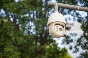 Как камеры видеонаблюдения помогают журналистам фиксировать события