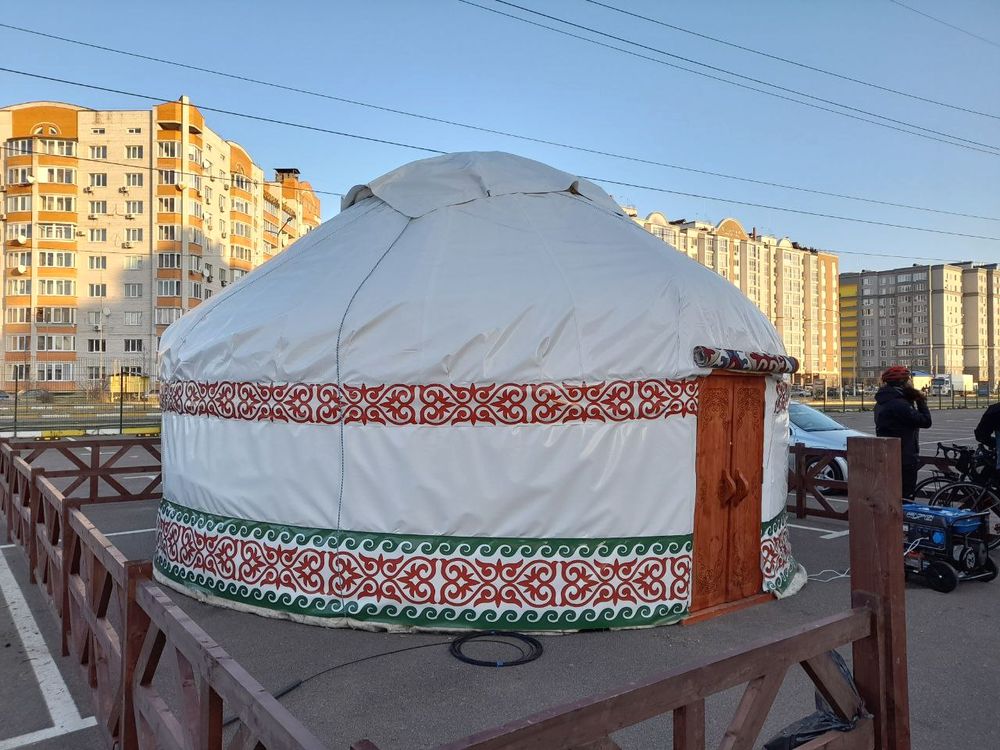 Казахська юрта незламності в Бучі