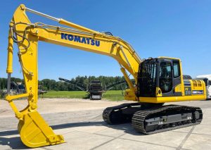 Komatsu PC210-10M0 CASE CX220C или Sumitomo 210-6: сравнение