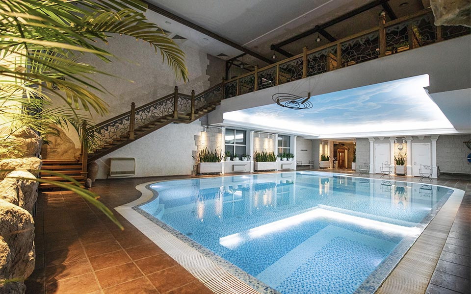 Великий басейн у SPA-комплексі Tsunami