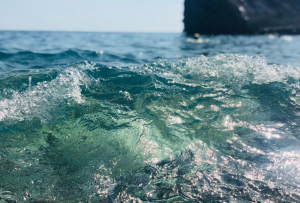 Чому вода у морі солона?