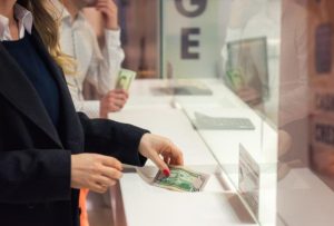 Обмін валют під час подорожей – як уникнути переплат та комісій