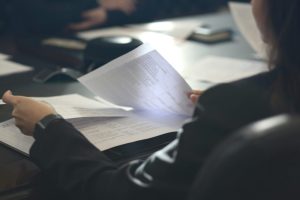 Сертифікований переклад документів у Нью Йорку для USCIS WES та університетів США – чому AI перекладу недостатньо