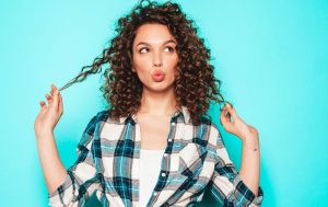 Как накрутить волосы на носки: пошаговая инструкция для коротких и длинных волос