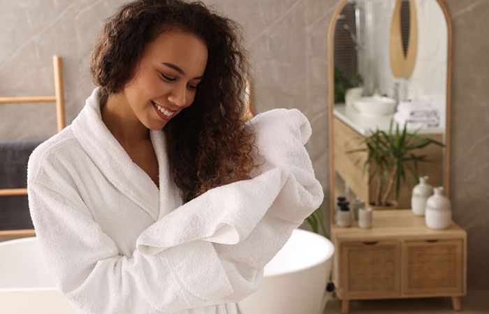 Как правильно сушить волосы полотенцем