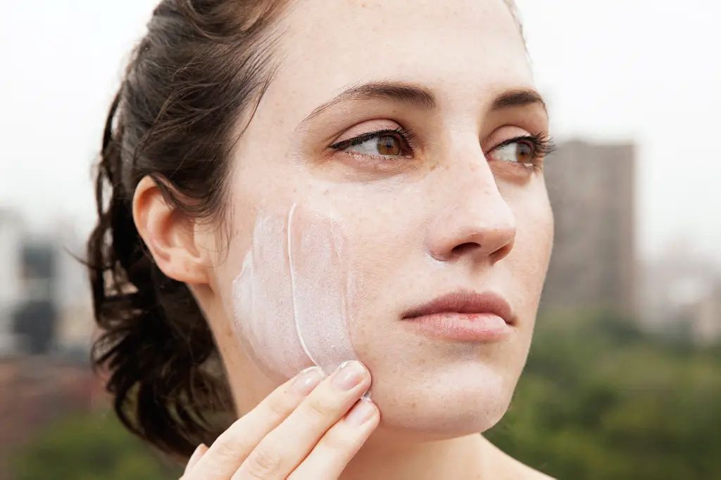 Зачем использовать солнцезащитные кремы для лица?
